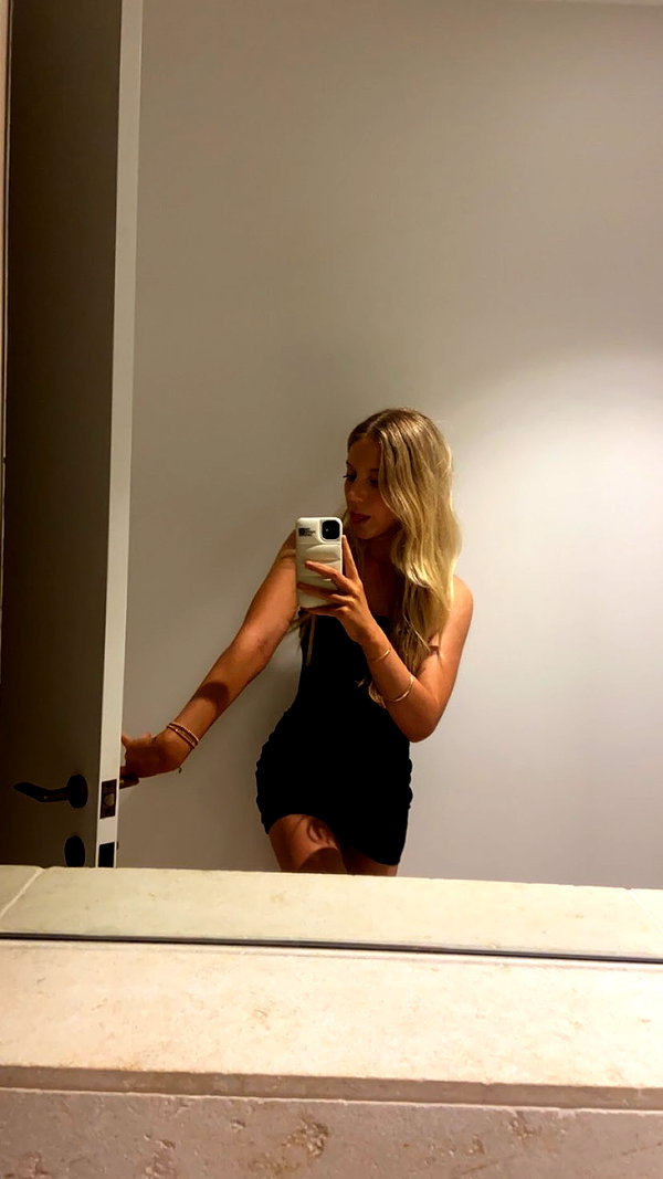 harrietross_ instagram image archive image
