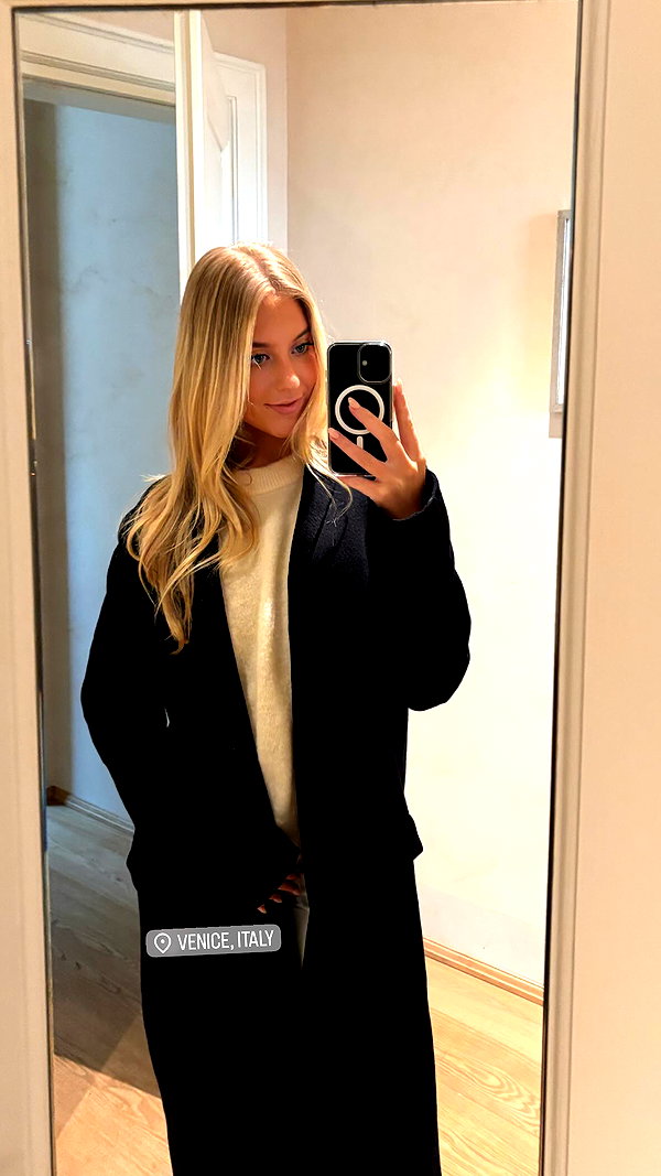 harrietross_ instagram image archive image