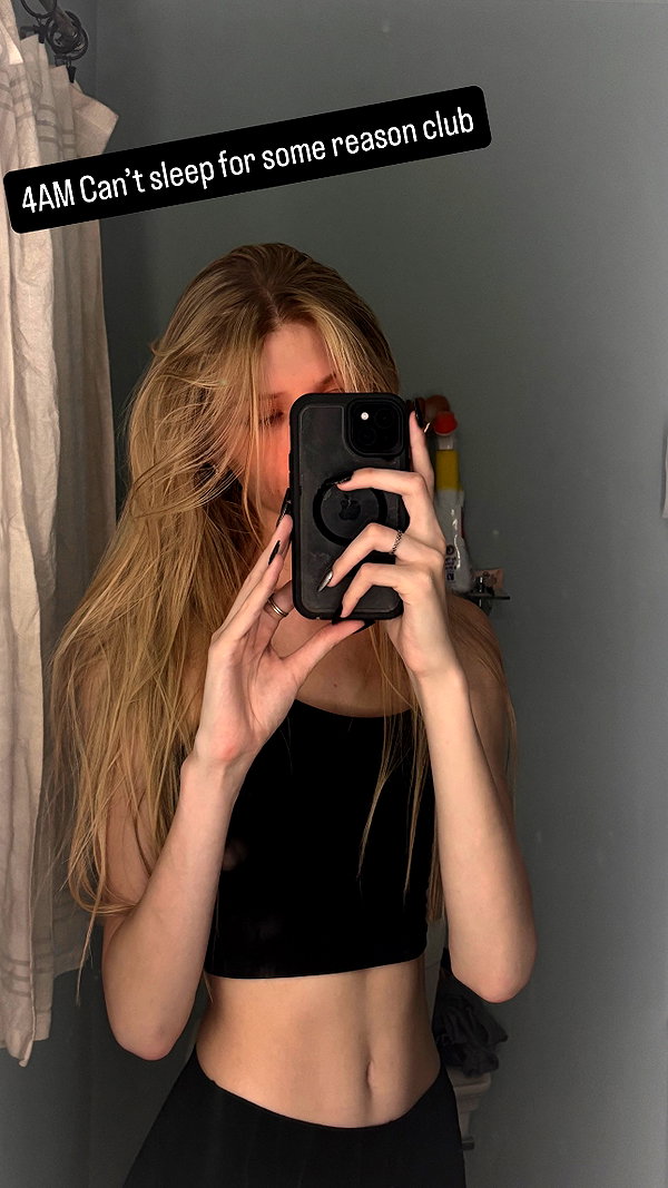 hey_itsjulia766 instagram image archive image