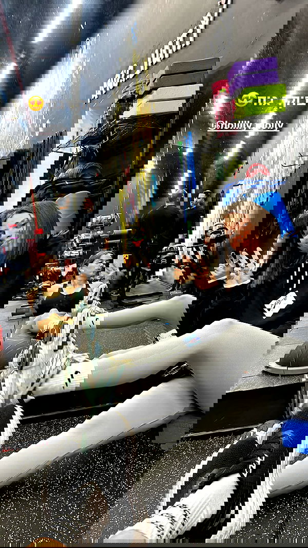 holllly.molly holllly.molly archive image