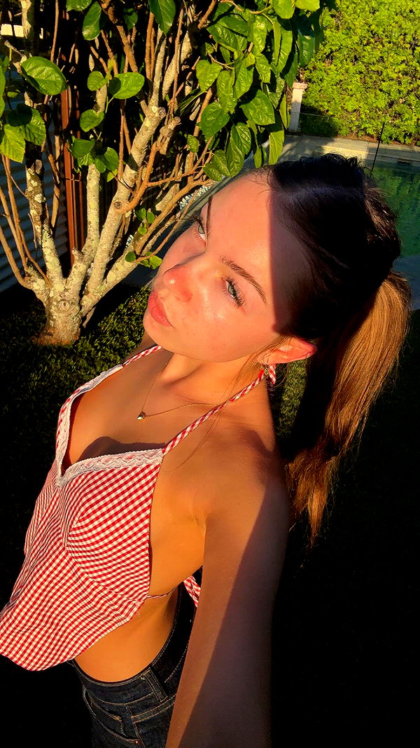 jess.burtonnn instagram image archive image