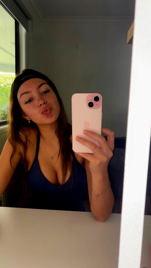 jess.burtonnn instagram image archive image