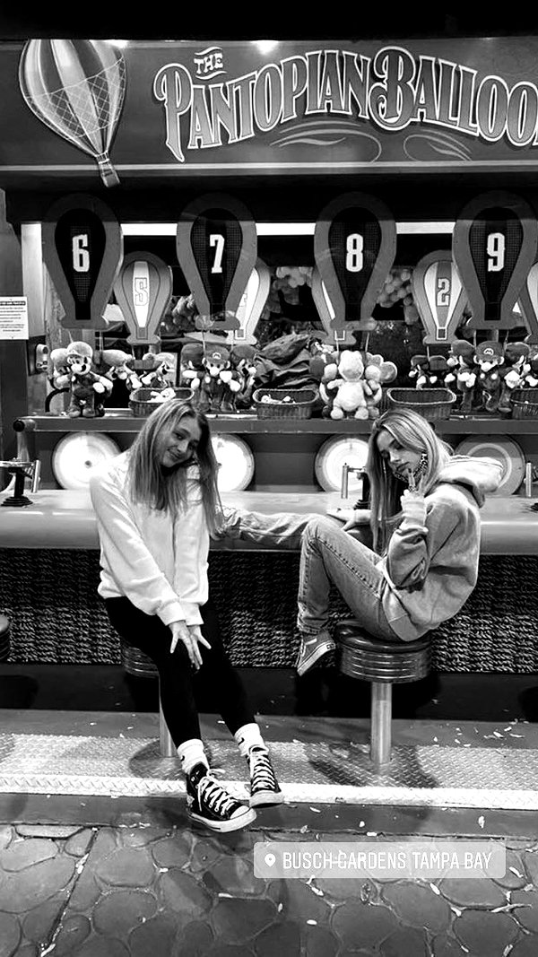 julianabradyy julianabradyy archive image