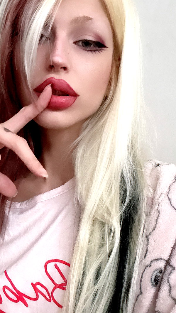 kriiizellda instagram image archive image