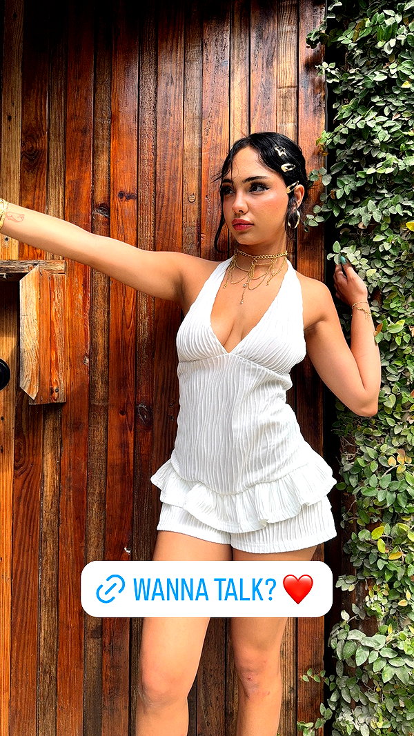 layladeliine layladeliine archive image