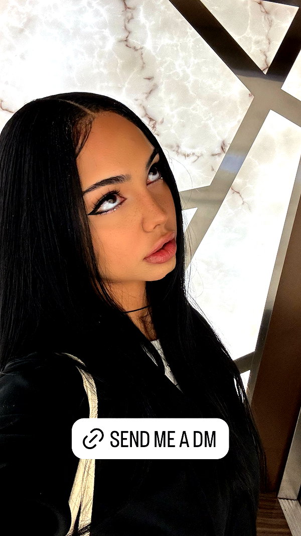 layladeliine layladeliine archive image
