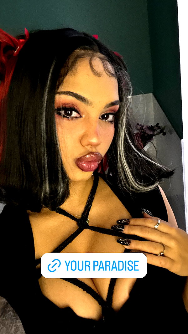 layladeliine layladeliine archive image