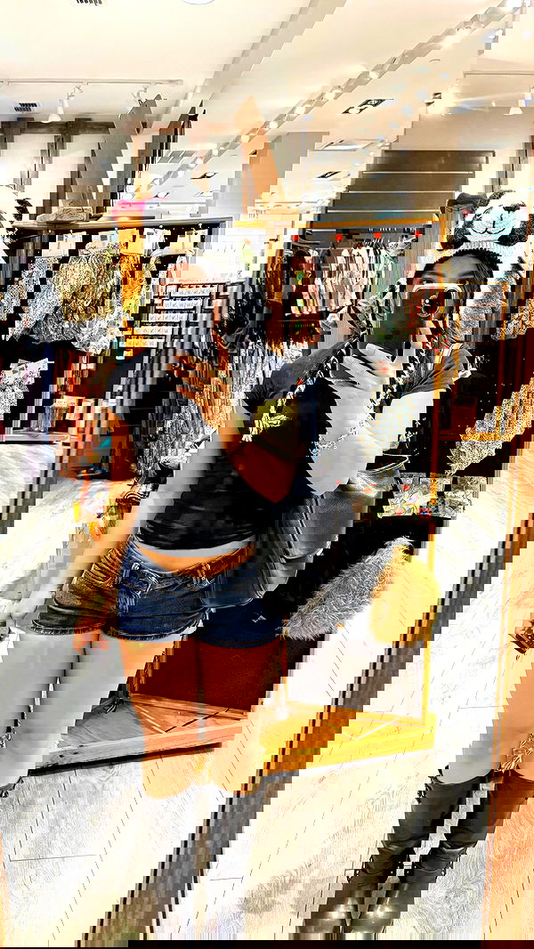 lesliem4rtinez lesliem4rtinez archive image