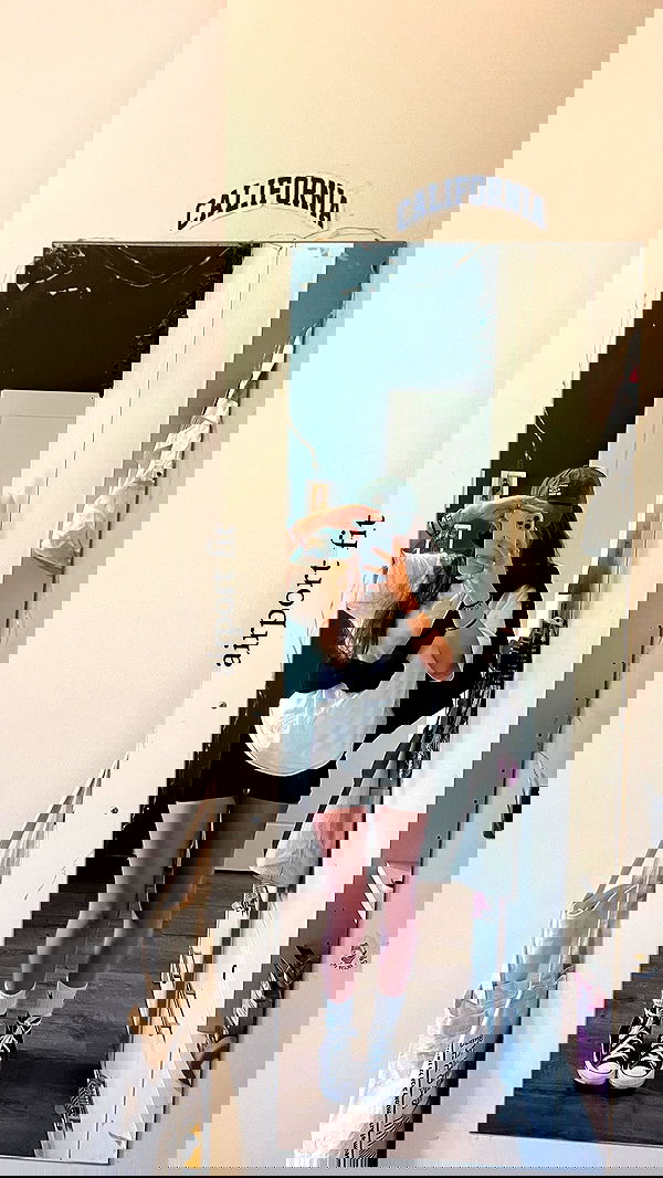 lia_abramovich image ~ Altpins