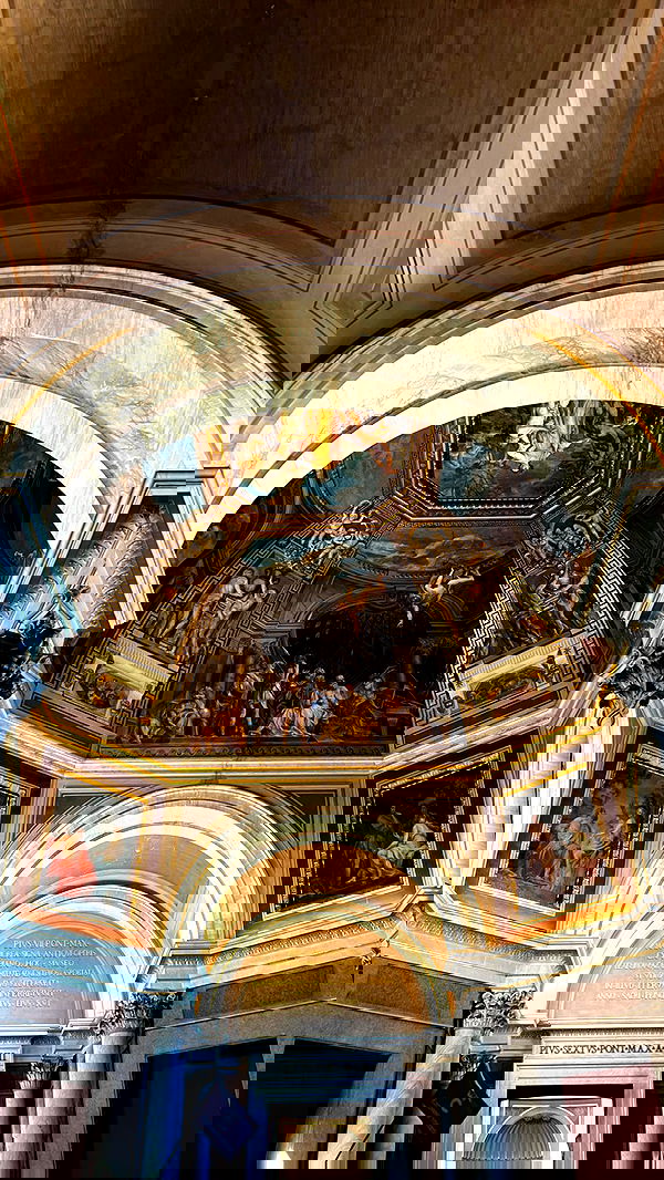 lia_abramovich image ~ Altpins