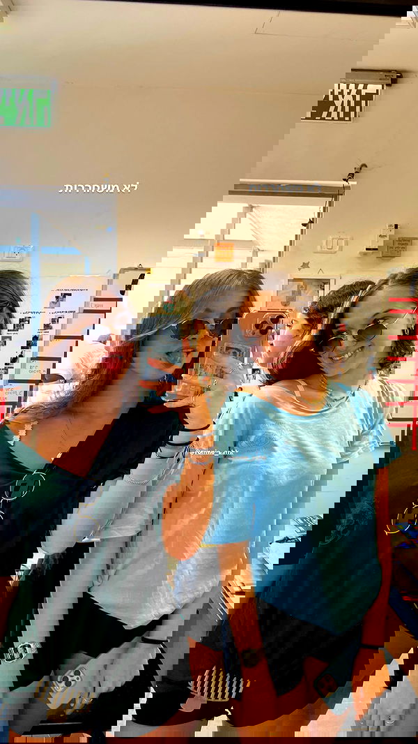 lia_abramovich image ~ Altpins