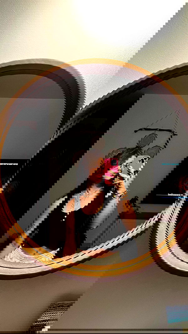 lia_abramovich image ~ Altpins