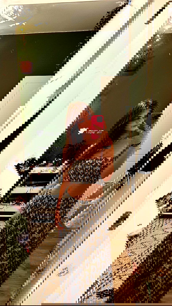 lia_abramovich image ~ Altpins