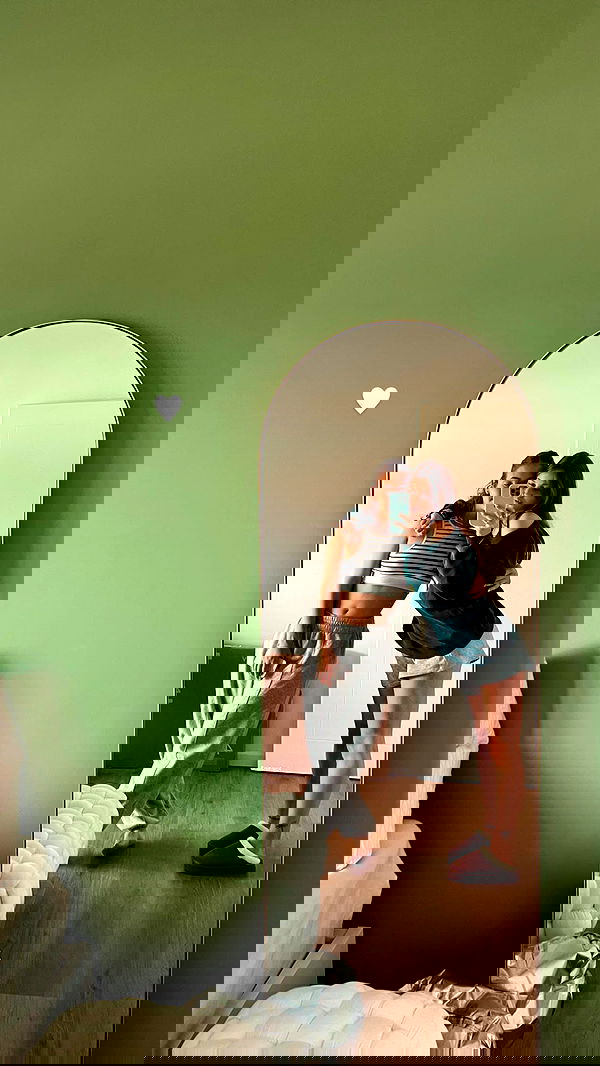 lia_abramovich image ~ Altpins