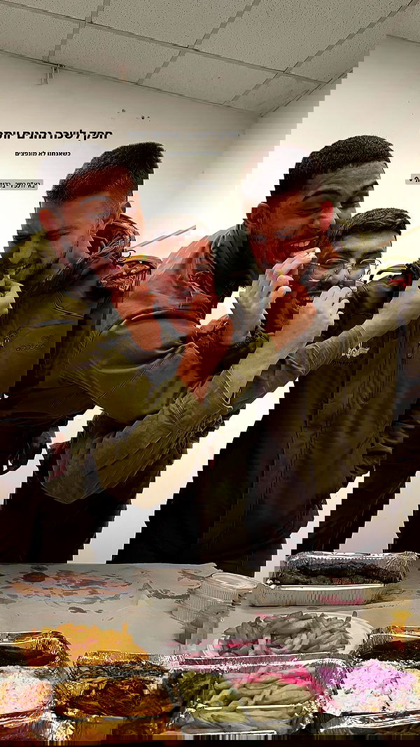 lia_abramovich image ~ Altpins