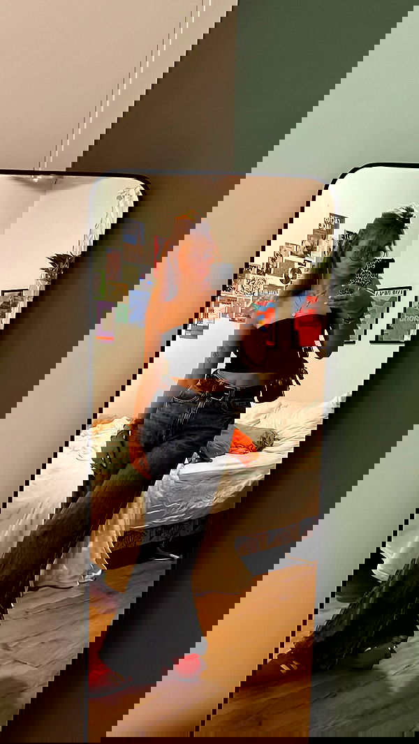 lia_abramovich image ~ Altpins