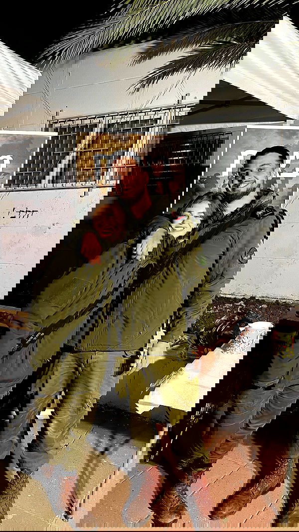 lia_abramovich image ~ Altpins