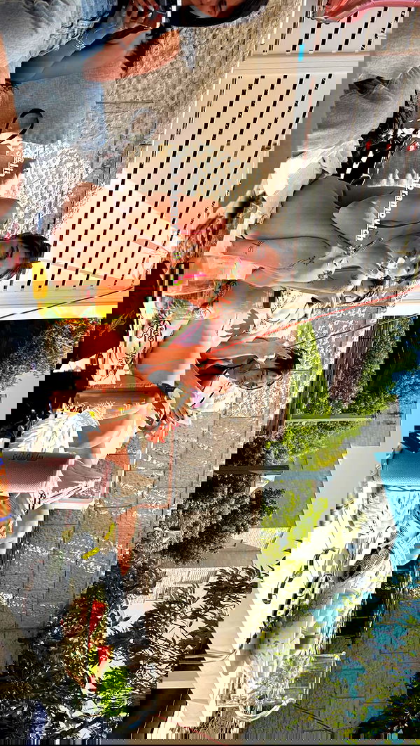 lia_abramovich image ~ Altpins