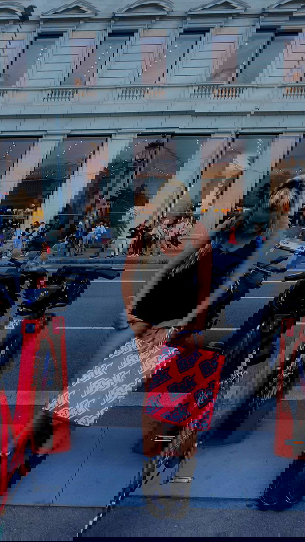 lihi.stoller lihi.stoller archive image