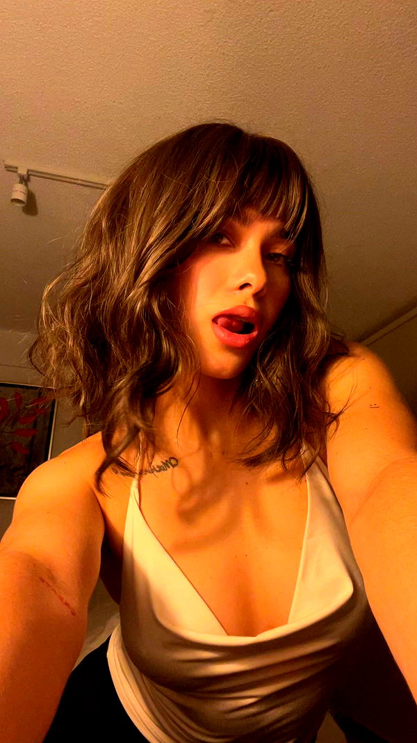 mili.cohen.official instagram image archive image