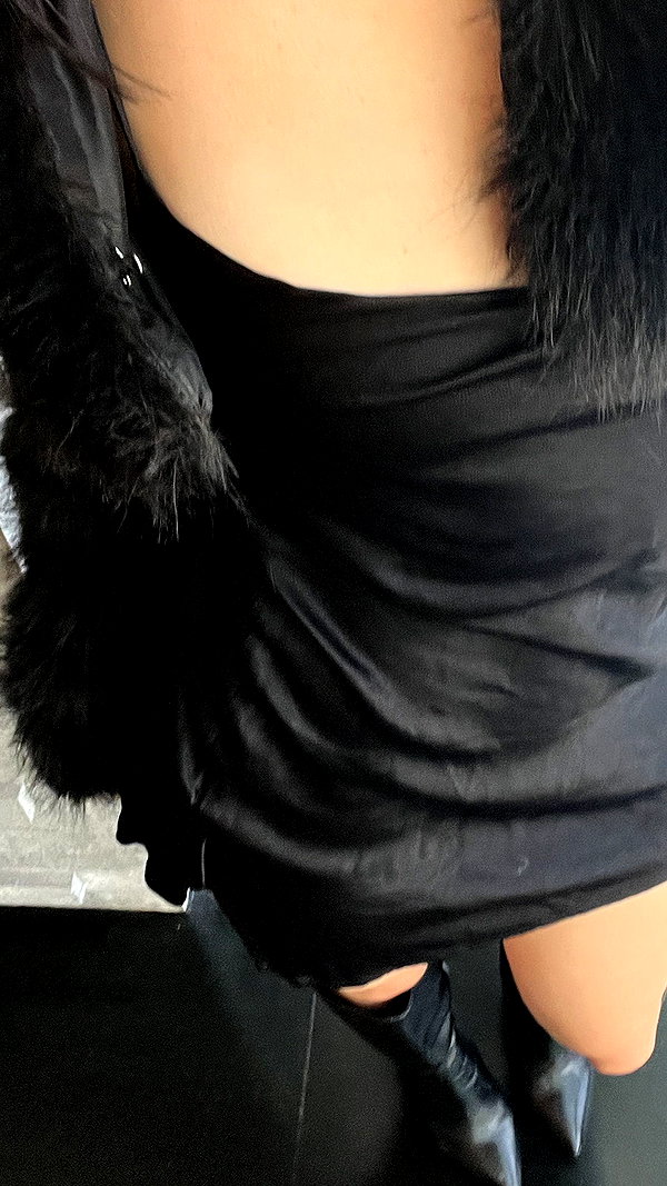 mili.cohen.official instagram image archive image