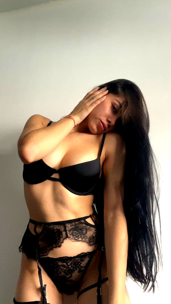mili.cohen.official instagram image archive image