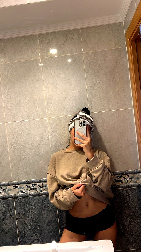 mili.cohen.official instagram image archive image