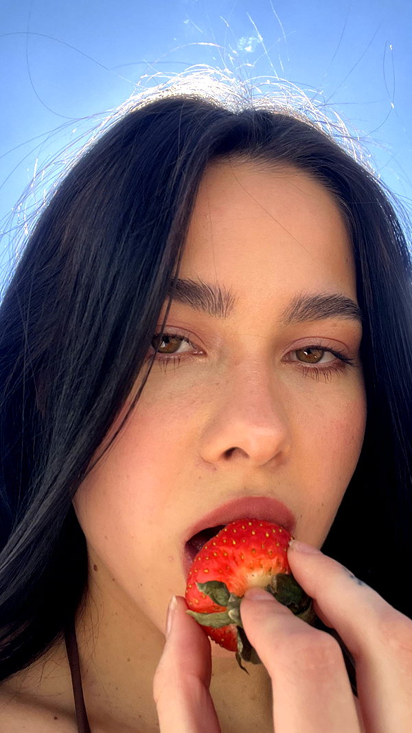 mili.cohen.official instagram image archive image