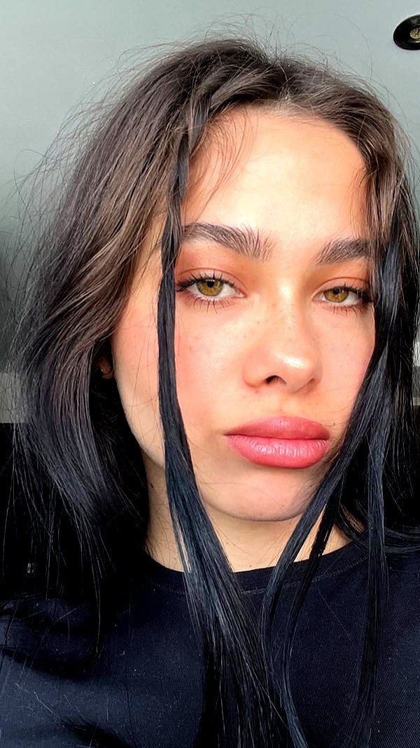 mili.cohen.official instagram image archive image