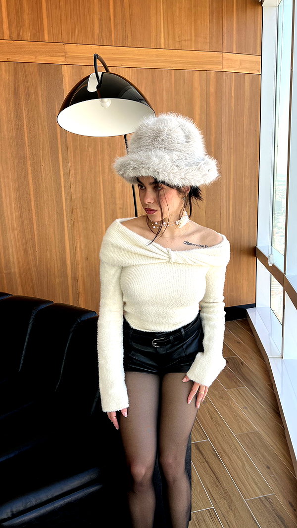 mili.cohen.official instagram image archive image