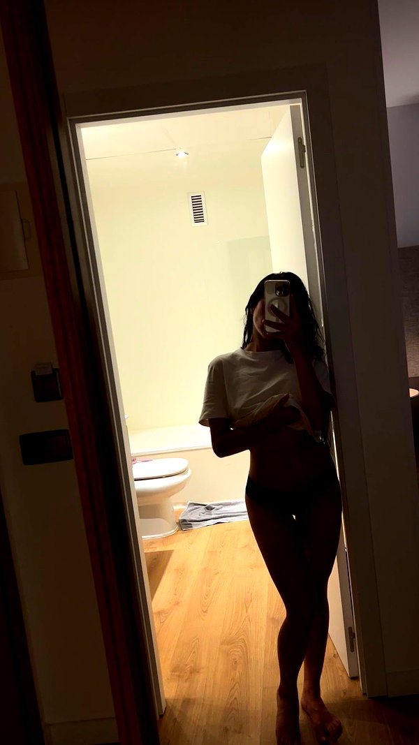 mili.cohen.official instagram image archive image