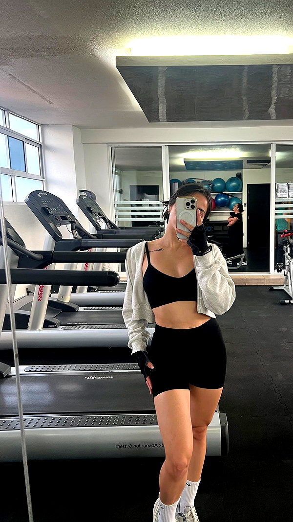 mili.cohen.official instagram image archive image