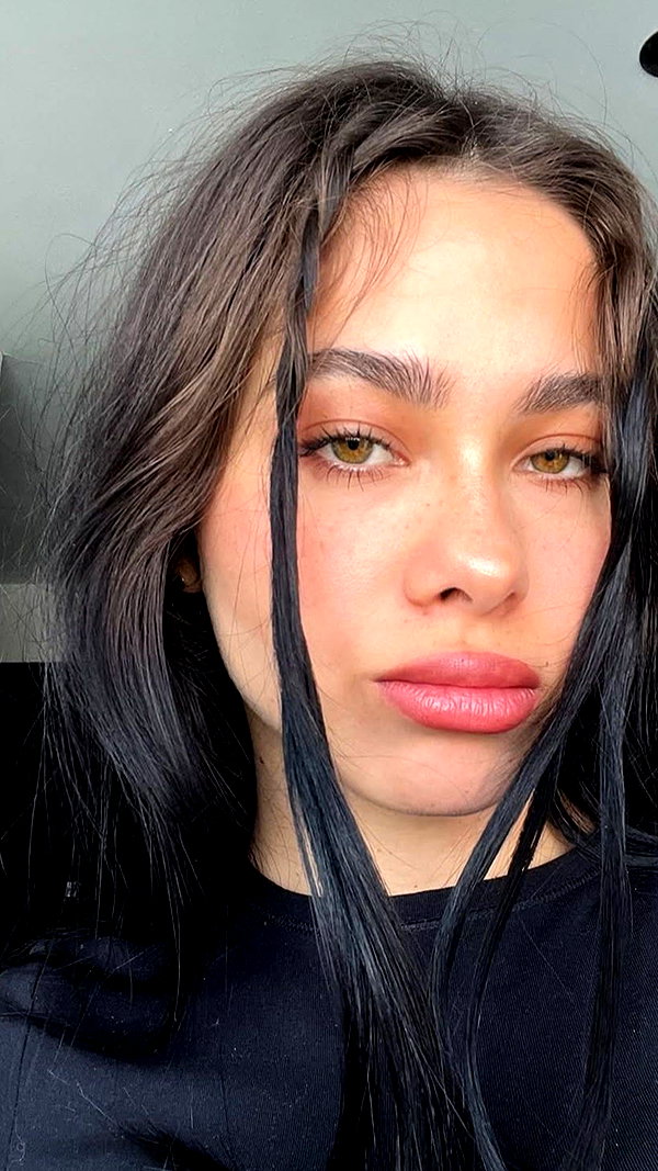 mili.cohen.official instagram image archive image