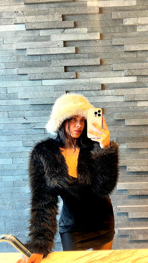 mili.cohen.official instagram image archive image