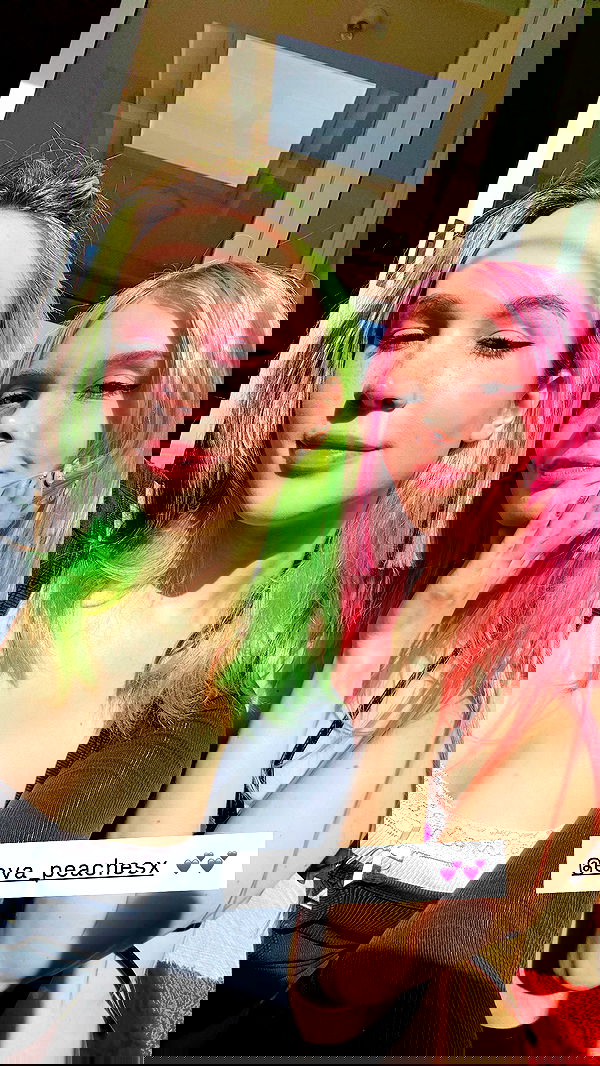 neondemoni image ~ Altpins