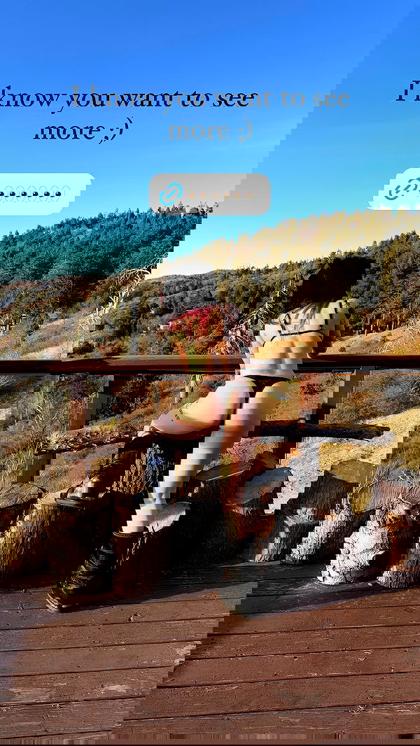 nikkibitez nikkibitez archive image