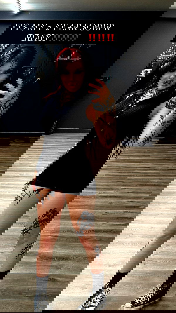 nikkibitez nikkibitez archive image