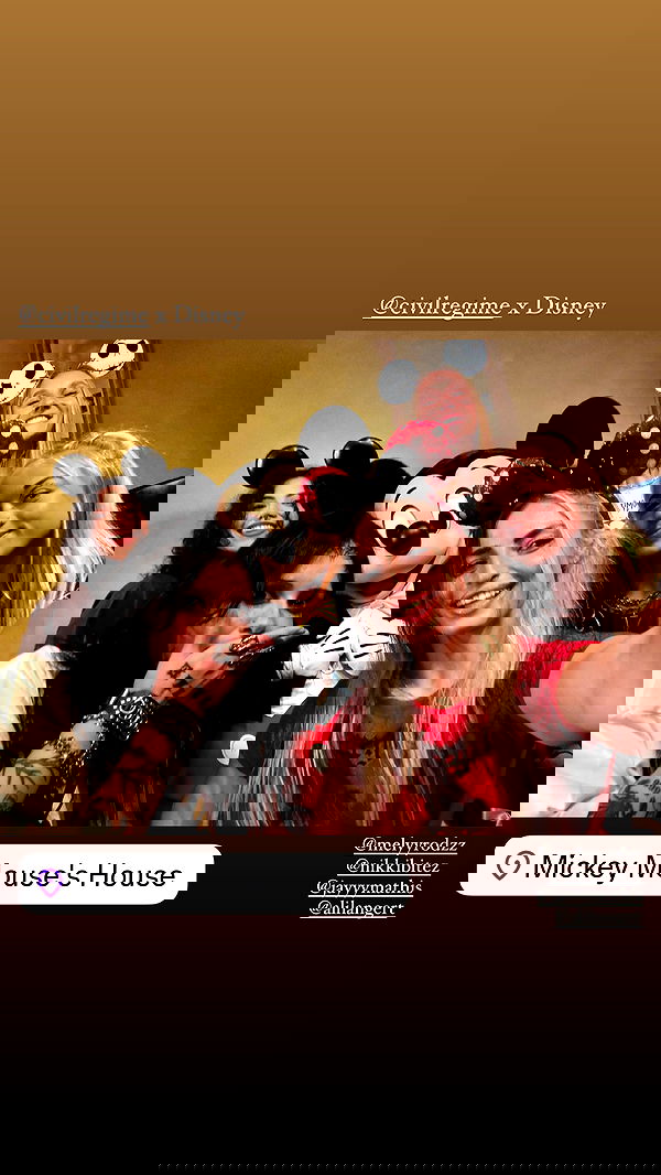 nikkibitez nikkibitez archive image