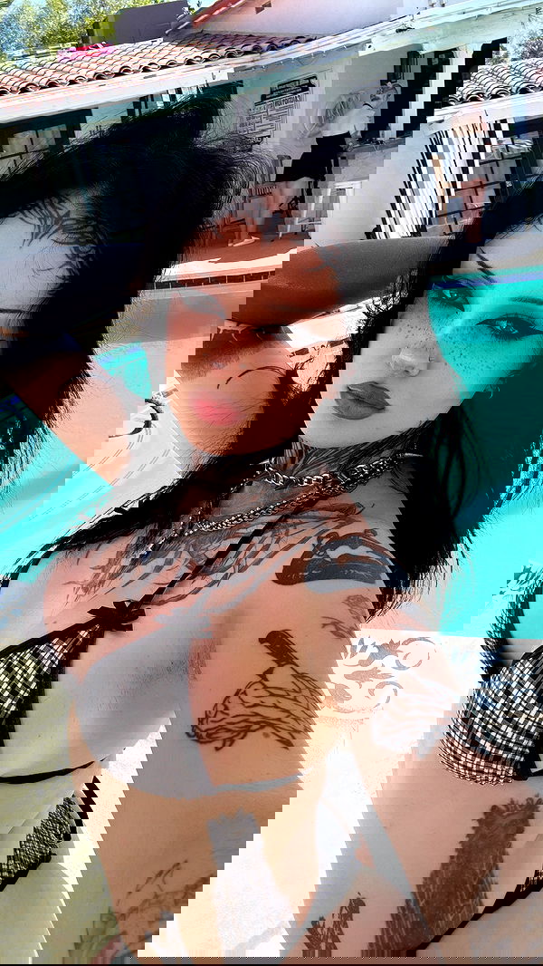 nikkibitez nikkibitez archive image