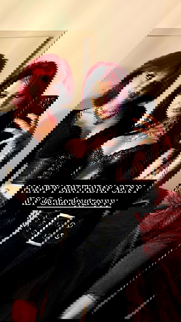 nikkibitez nikkibitez archive image