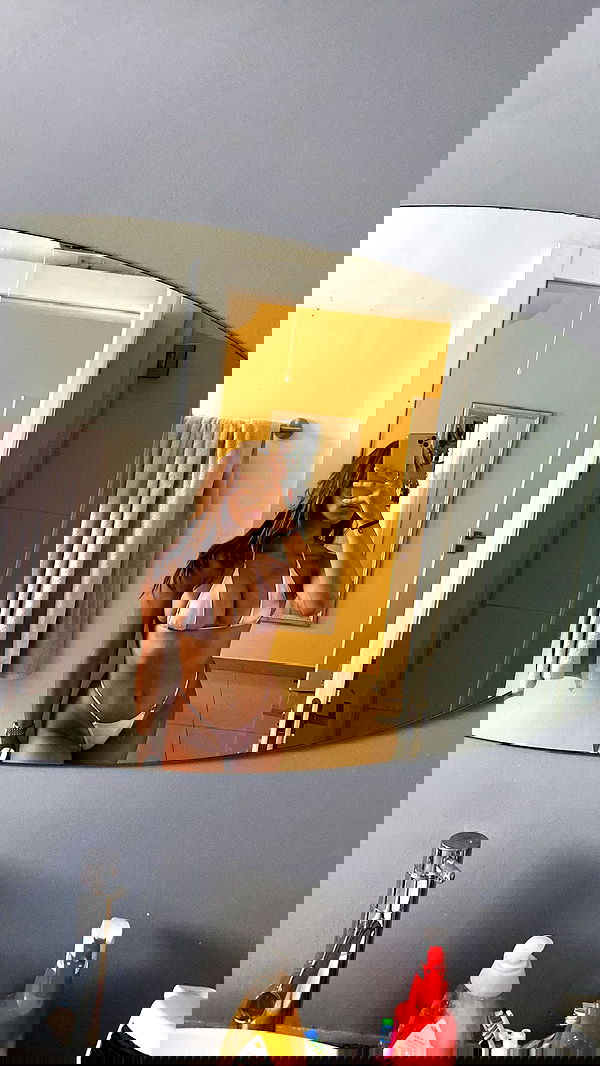 paula_valentina_gomez image ~ Altpins