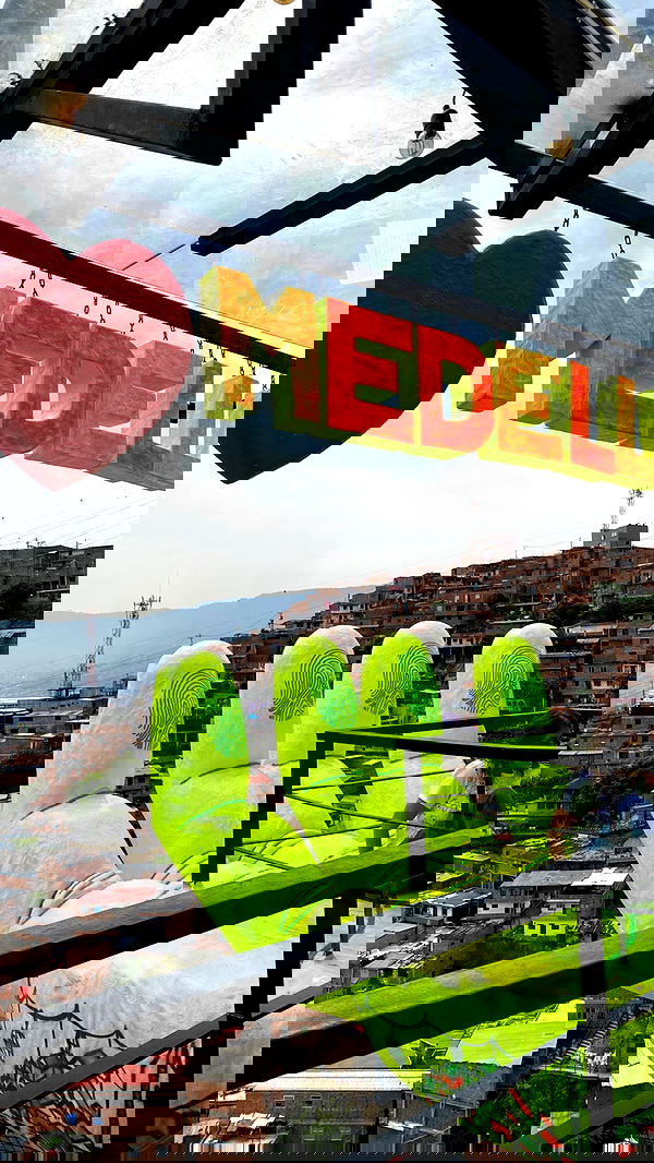 paula_valentina_gomez image ~ Altpins