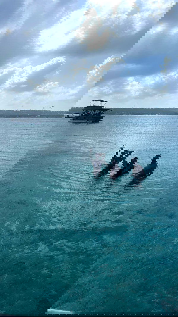 paula_valentina_gomez image ~ Altpins