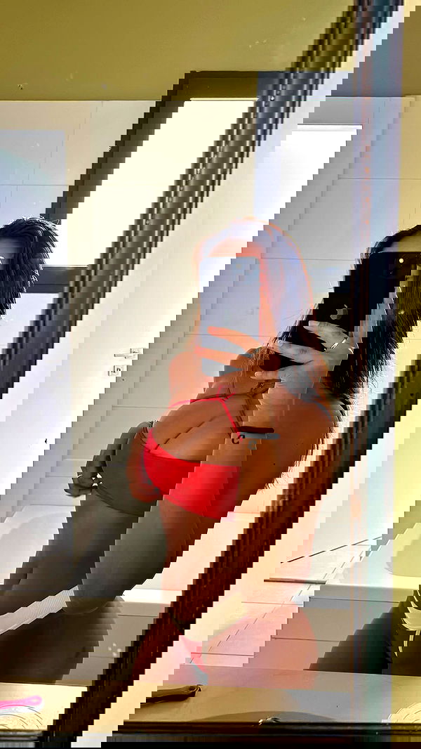 paula_valentina_gomez image ~ Altpins