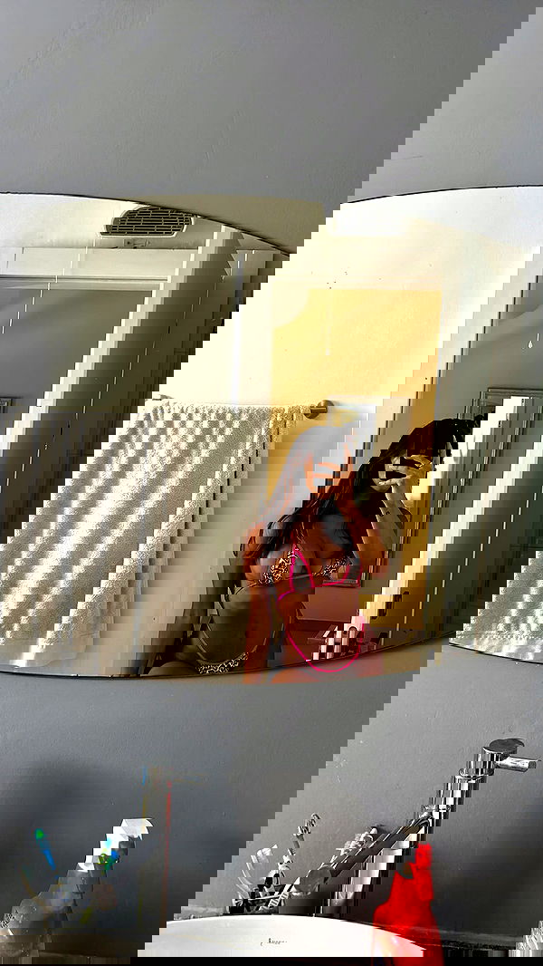 paula_valentina_gomez image ~ Altpins