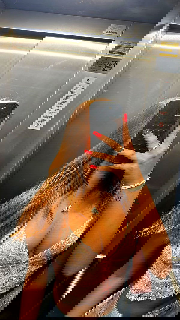 paula_valentina_gomez image ~ Altpins