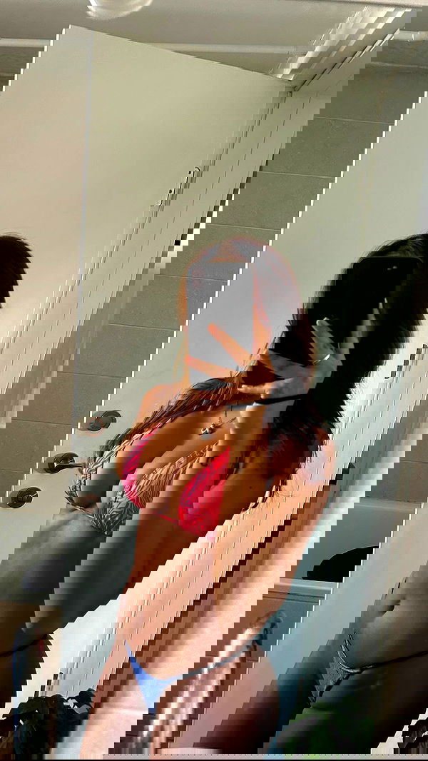 paula_valentina_gomez image ~ Altpins