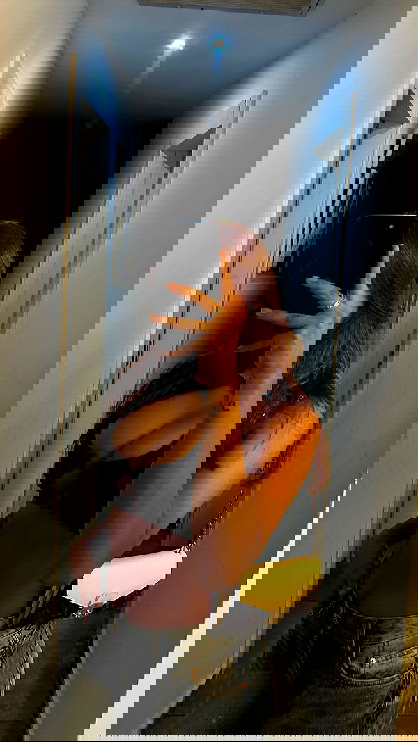 paula_valentina_gomez image ~ Altpins