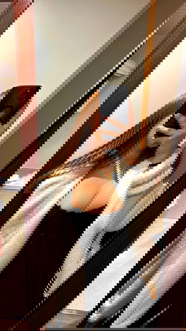 paula_valentina_gomez image ~ Altpins