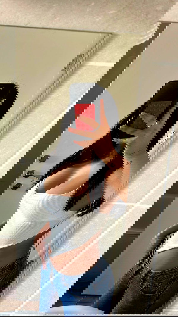 paula_valentina_gomez image ~ Altpins